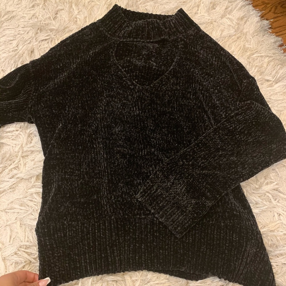 Knit sweater cutout v neck